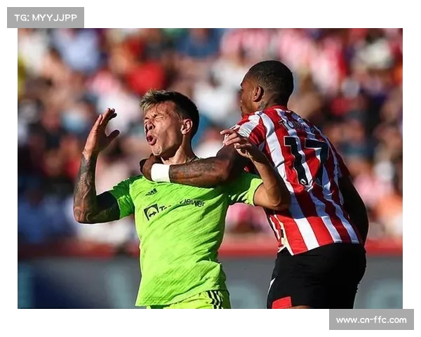 马奎尔与利桑德罗·马丁内斯热身片段，最萌身高差逗笑卡拉格