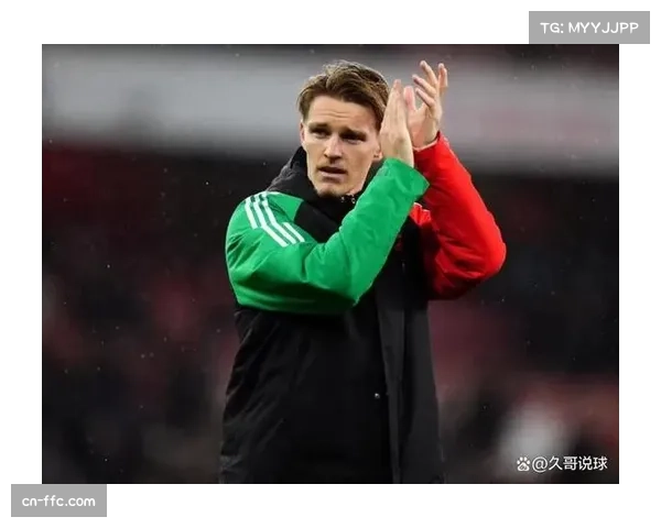 战术板细节曝光：阿尔特塔在场边向厄德高布置高位逼抢指令